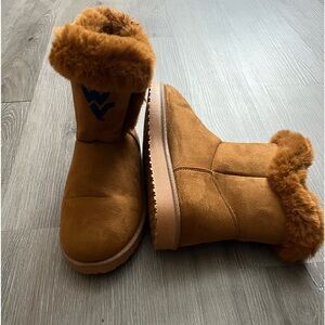 West Virginia University Size 8, Tan Faux Fur Boots w/WV on front